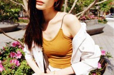 眉山超模何穗(超模何穗代言的服装)