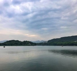 眉山杭州自助游(杭州自助游旅游攻略)