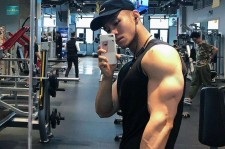 眉山肌肉男模(肌肉男模拟器)