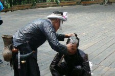 眉山欲带老伴游遍中国(带着老伴去旅游)