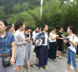 眉山中国的曲男伴游的简单介绍