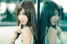 眉山上海绝色美眉兼职伴游(上海雇用高端伴游一天20万)
