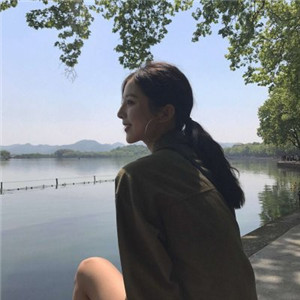 眉山私人伴游网带你看到天际，白色盐湖无际，蓝色天空无边