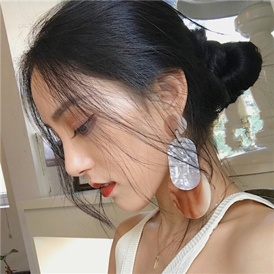 眉山伴游女生张悦然的资料