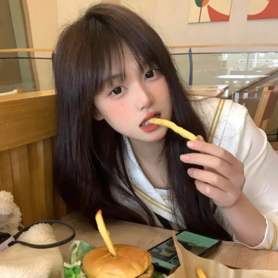 眉山伴游女生李欣怡的资料
