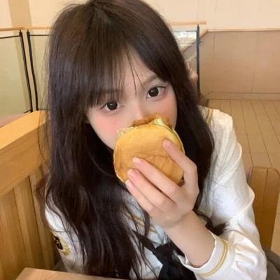 眉山伴游女生李心怡的资料