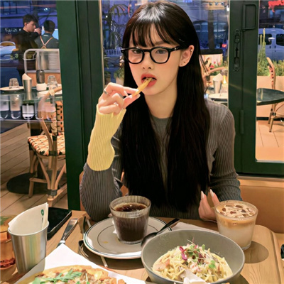 眉山伴游女生娄婷的资料
