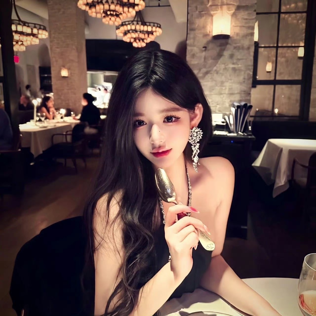 眉山伴游女生蓝盈盈的资料