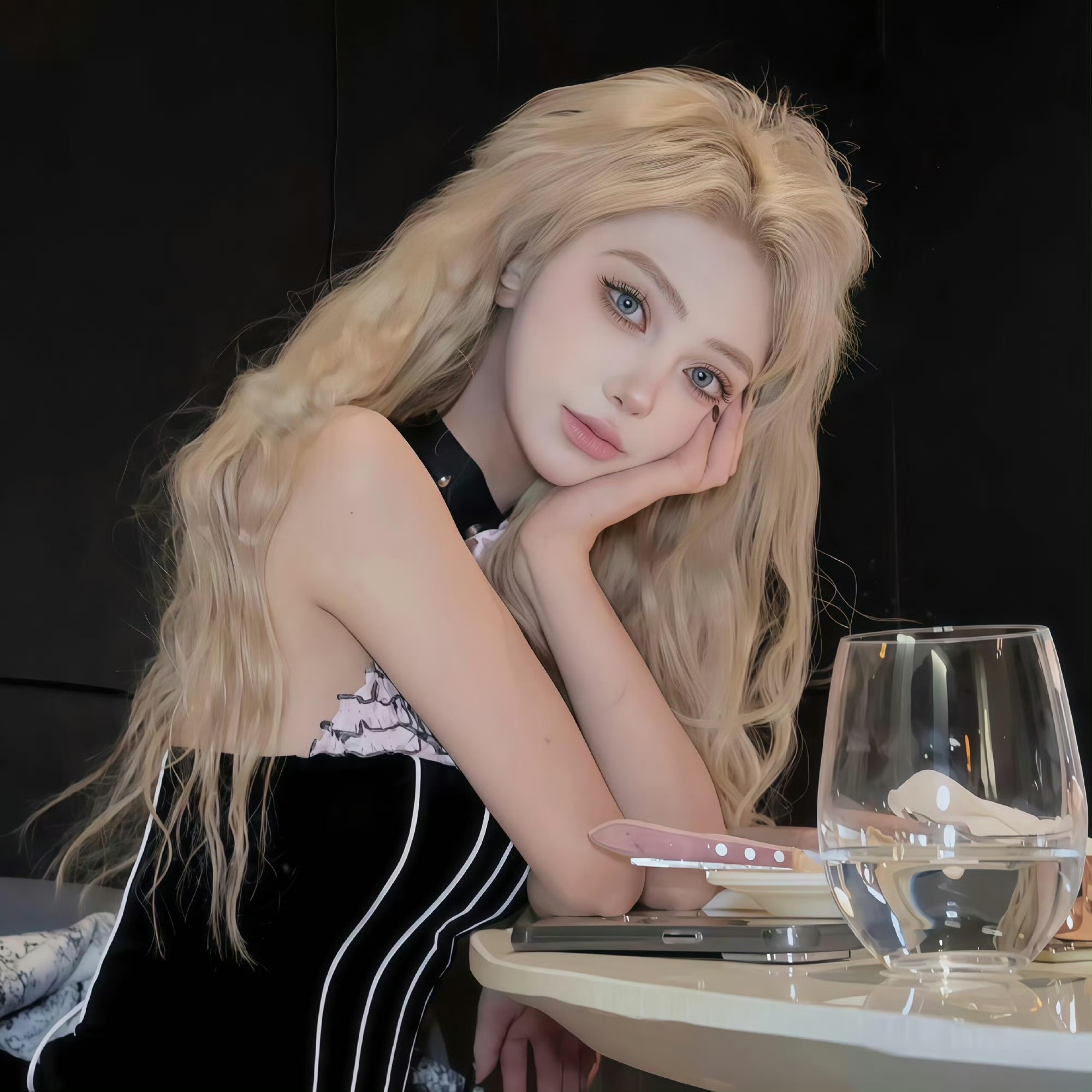 眉山伴游女生晨露的资料