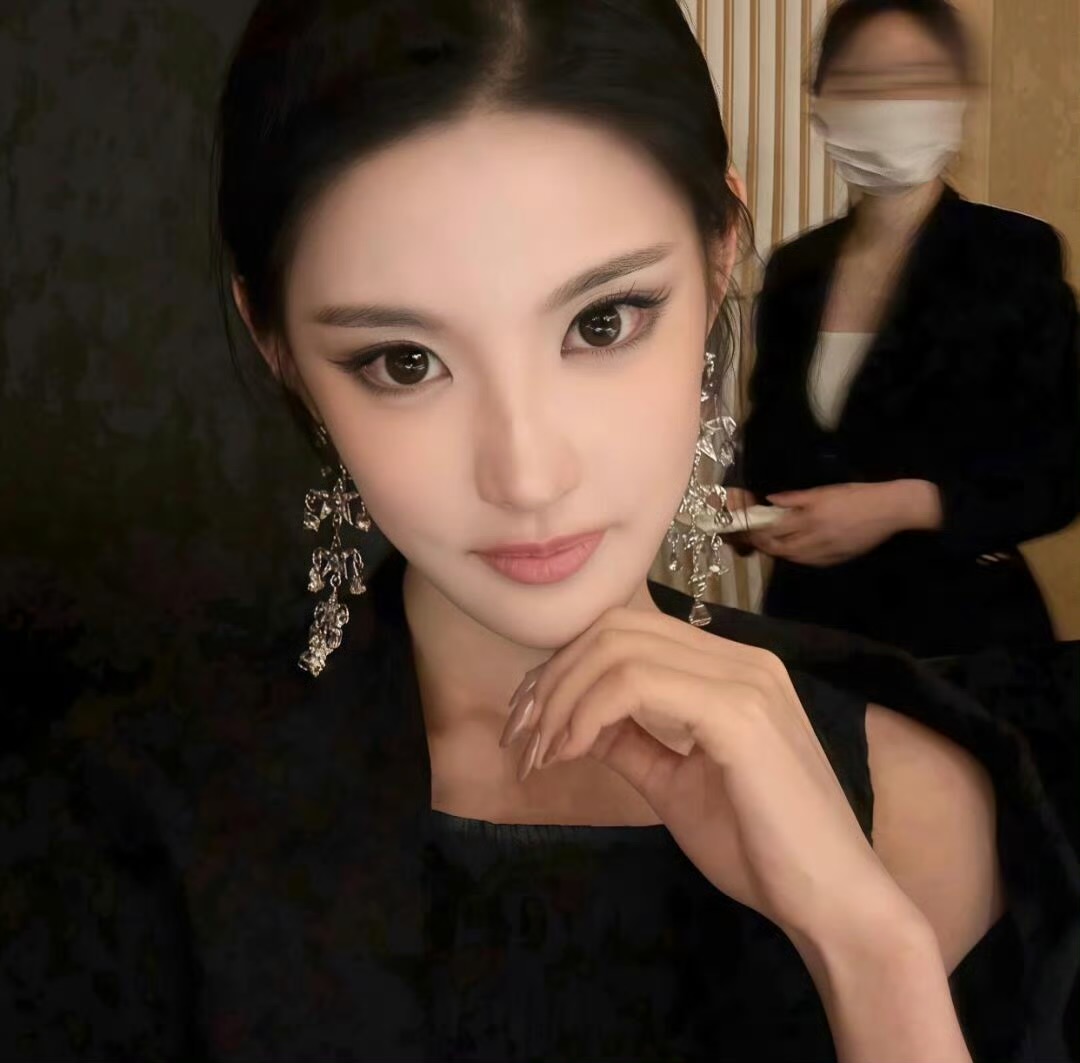 眉山伴游女生 | Isabella Chen的资料