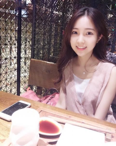 中国女留学生想当伴游(留学生女学伴提供什么服务)